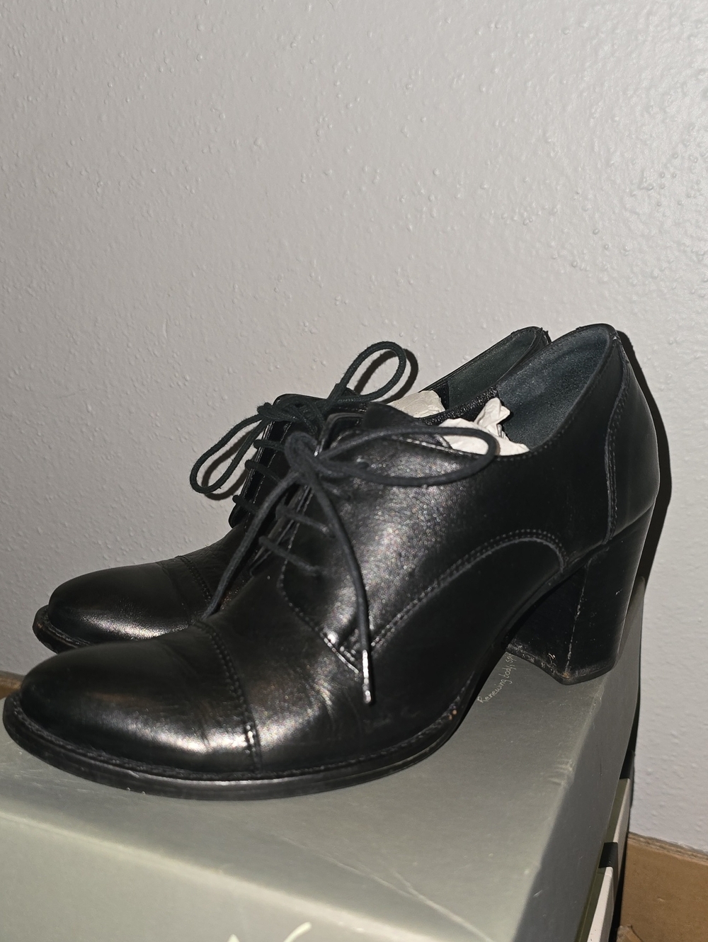 Classic Black Lace-Up Women's Heeled Oxford
